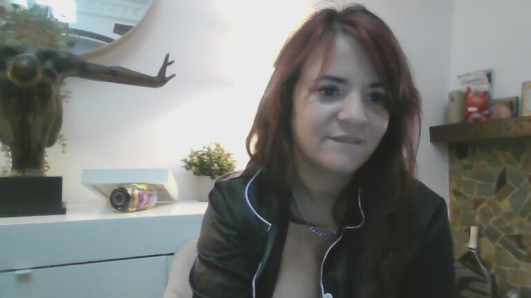 IrishMilfMolly's Streamate show and profile