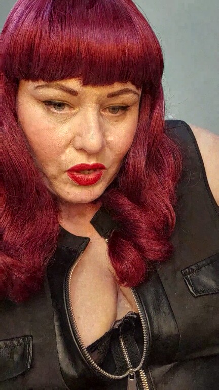 TheDevineMissDeviant's Streamate show and profile