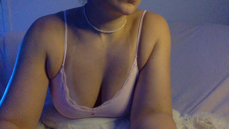 PeachyVelvetBunny's Streamate show and profile